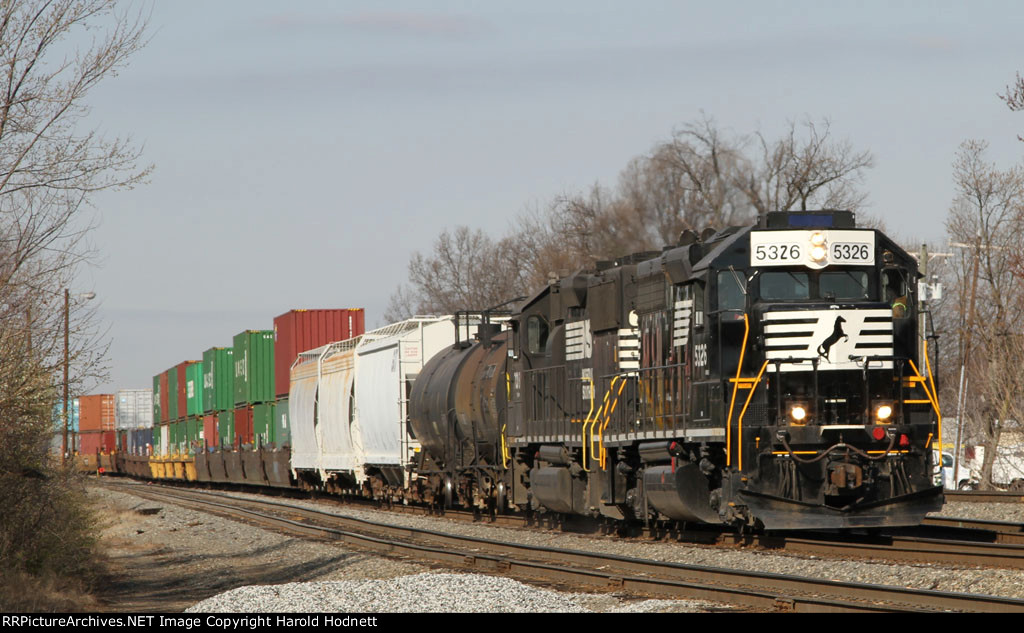 NS 5326 leads PP05 + 1500' of stack cars for train 214